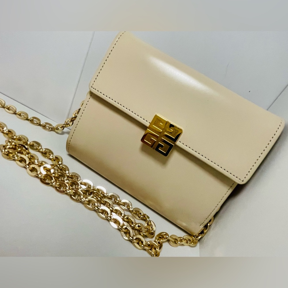 Authentic Givenchy, leather wallet
Project wallet - Picture 8 of 10